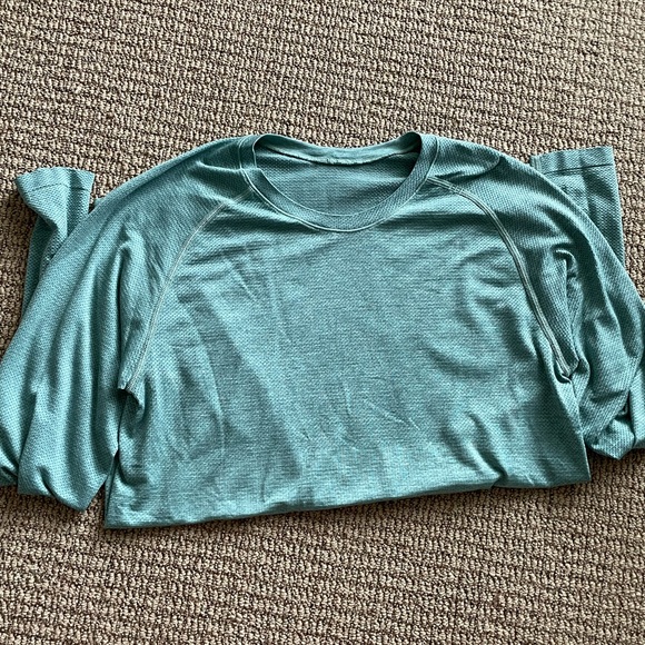 Lululemon metal vent tech long sleeve - Picture 2 of 4
